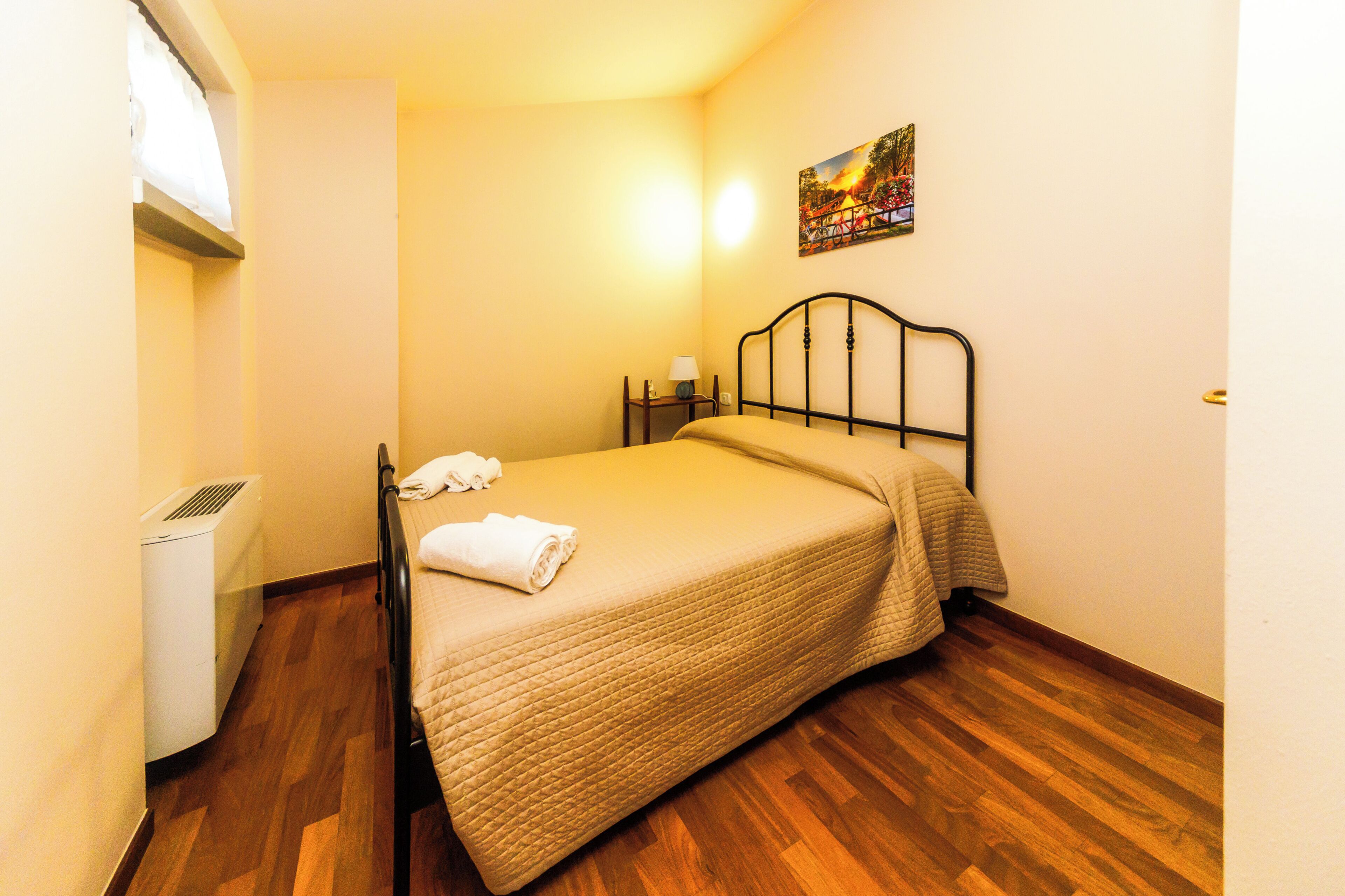 Casa, patio, vista al jardín | Tabla de planchar con plancha y wifi gratis 