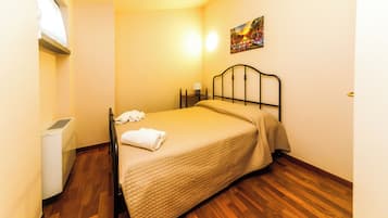 Casa, patio, vista al jardín | Tabla de planchar con plancha y wifi gratis