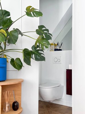 Bathroom - Vrbo Property (Paris)
