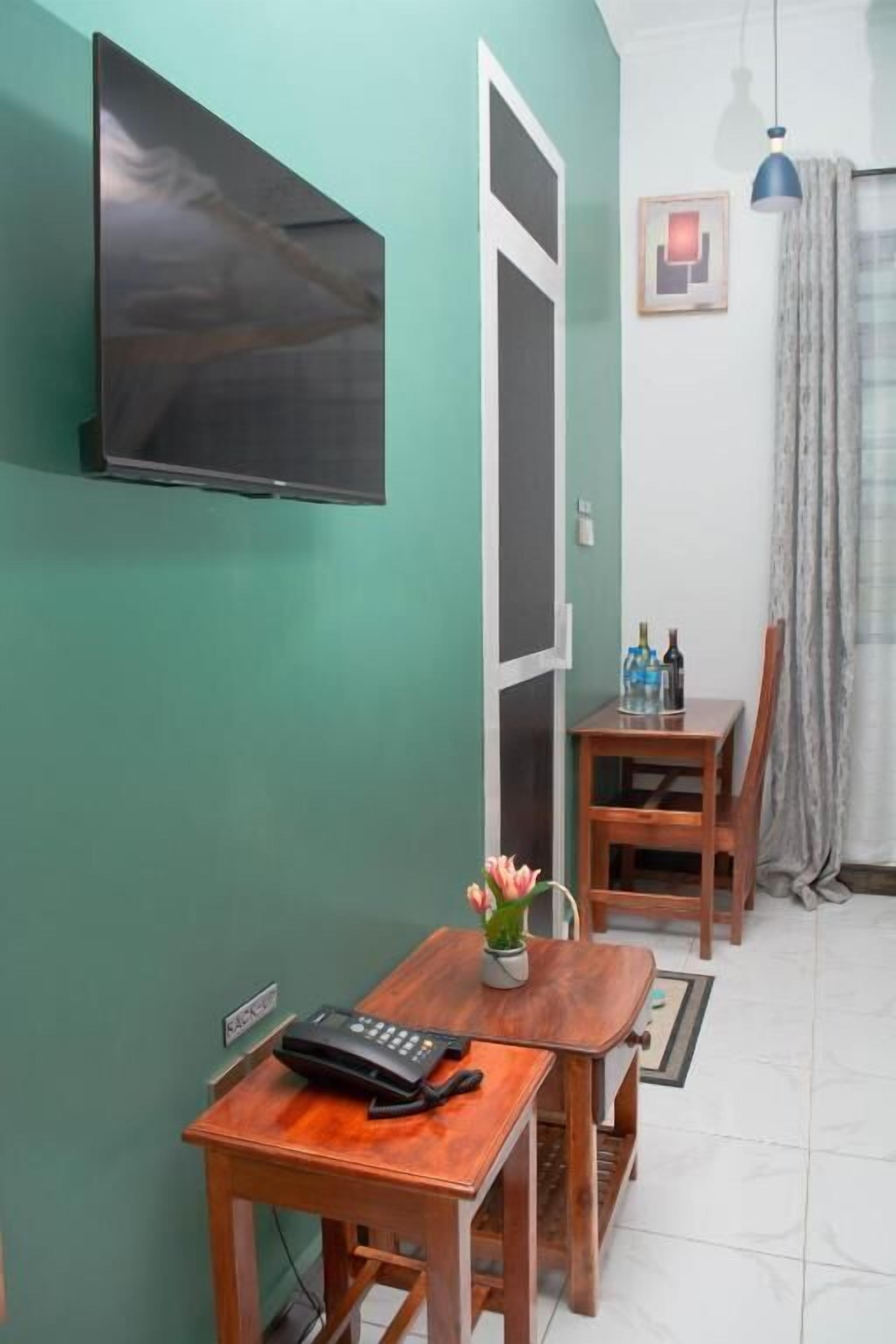 Standard Triple Room | Dining