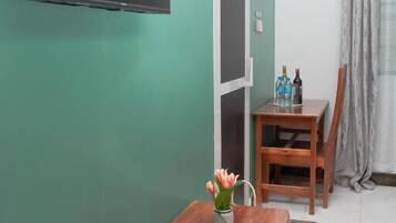 Standard Triple Room | Dining