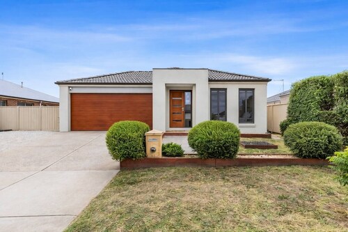 Chifley Place Modern Comfort near Delacombe Town