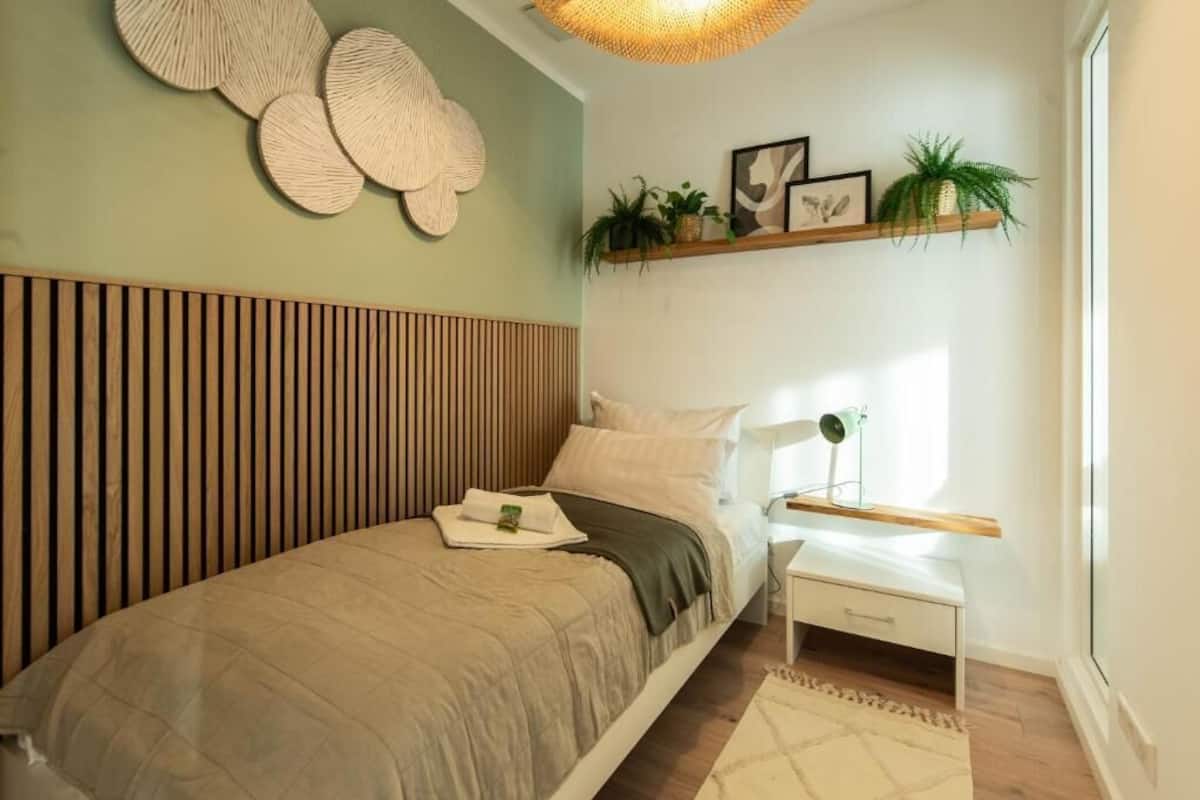 Comfort-Apartment, Stadtblick | Schreibtisch, laptopgeeigneter Arbeitsplatz, Verdunkelungsvorhänge