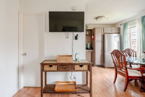 Interior - Budget-Friendly 2BR/2BA • Walkable to Events (Virginia Beach)