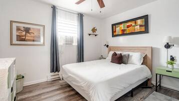 Desk, iron/ironing board, WiFi, bed sheets