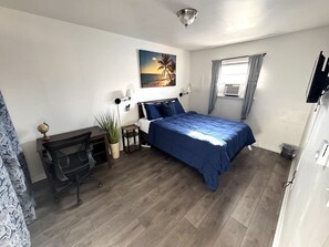 Desk, iron/ironing board, WiFi, bed sheets - 2BR/2BA • Walk to Beach, Surf Park & ViBe (Virginia Beach)