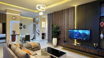 Căn hộ dành cho gia đình, ban công, quang cảnh thành phố | Khu phòng khách
