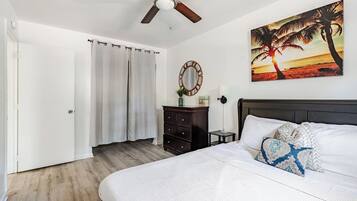Desk, iron/ironing board, WiFi, bed sheets