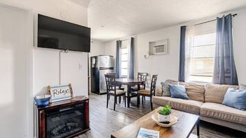 TV, fireplace