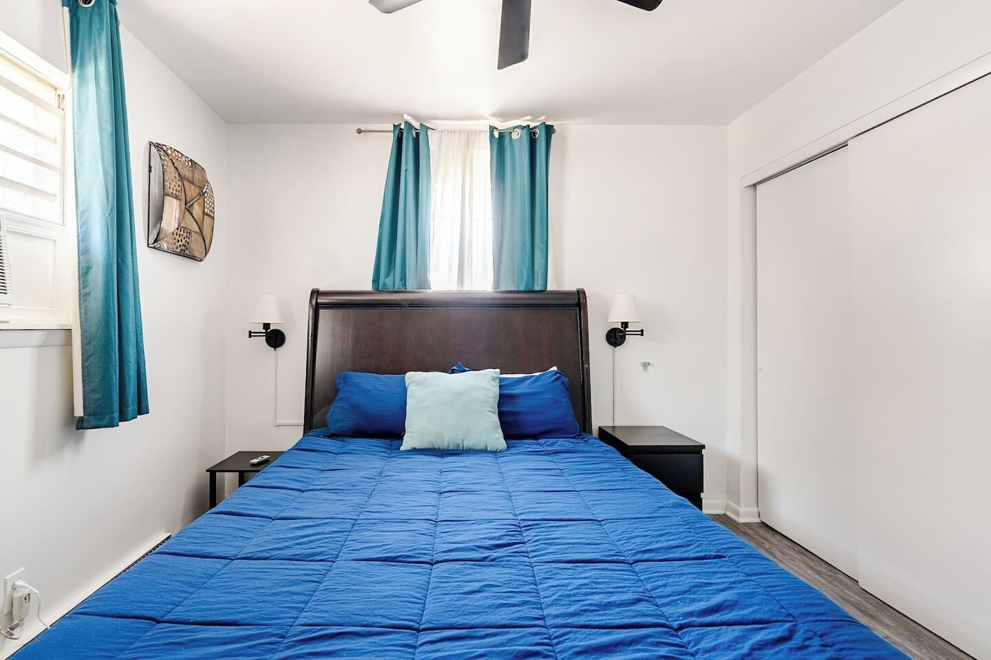 Desk, iron/ironing board, WiFi, bed sheets