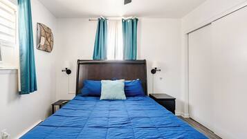 Desk, iron/ironing board, WiFi, bed sheets