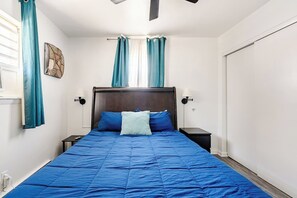Desk, iron/ironing board, WiFi, bed sheets - Extended-Stay 2BR/2BA • Walk to Beach & ViBe (Virginia Beach)