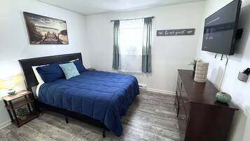 Desk, iron/ironing board, WiFi, bed sheets