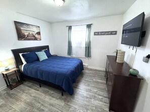 Desk, iron/ironing board, WiFi, bed sheets - Economy 2BR • Walk to Beach & Atlantic Park (Virginia Beach)