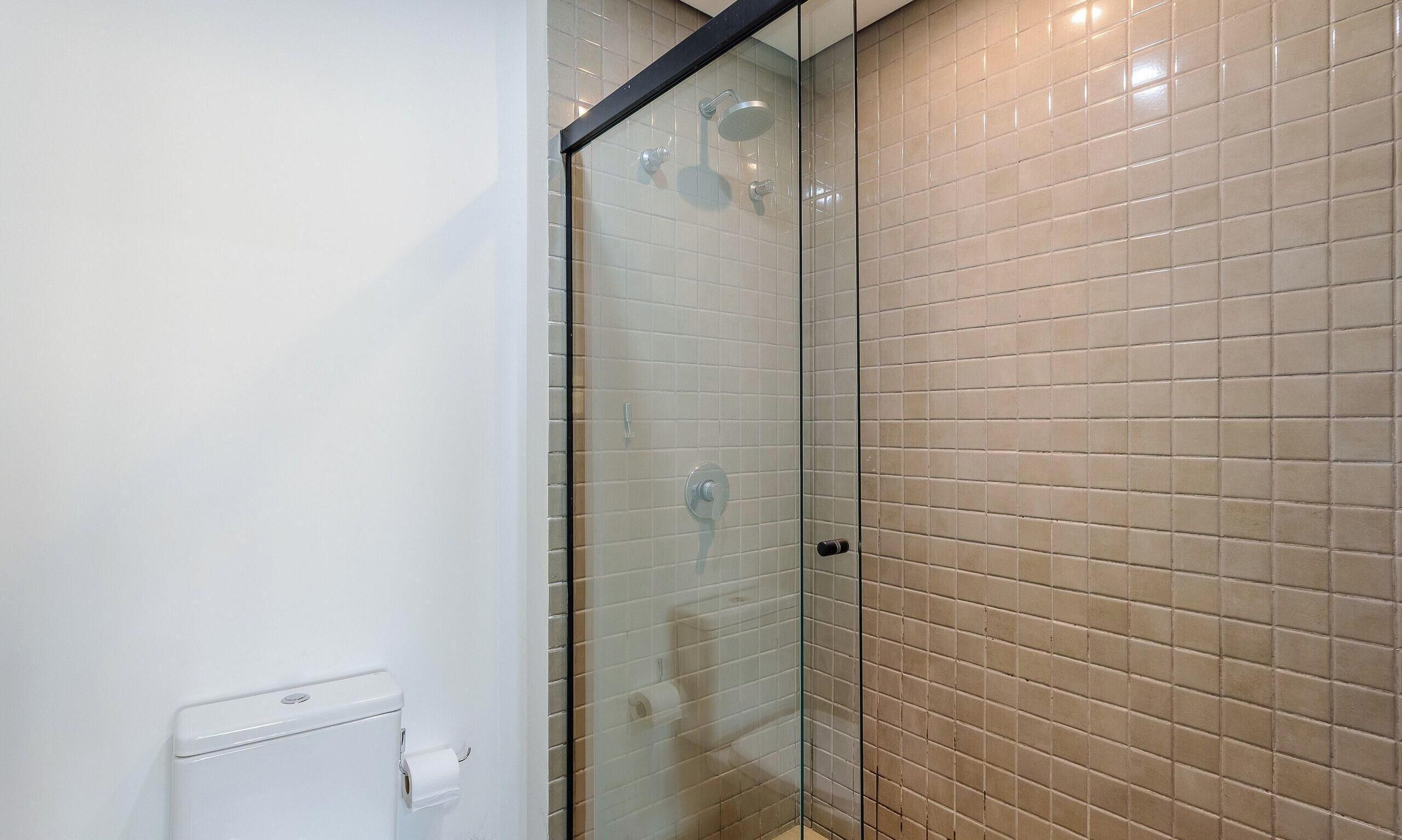 Basic Studio | Bathroom | Shower