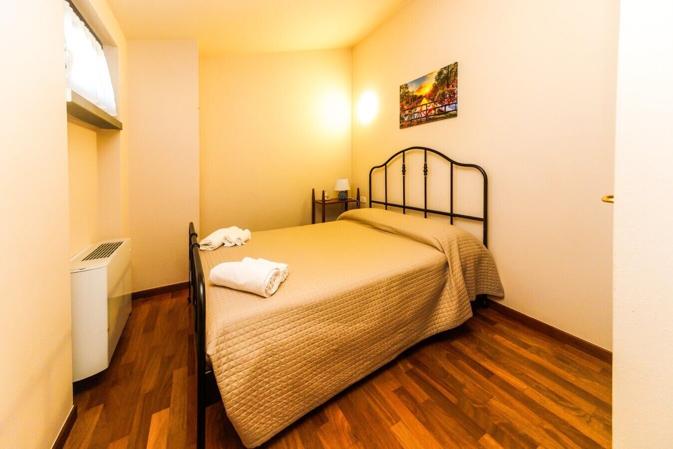 4 Schlafzimmer, Schreibtisch, Bügeleisen/Bügelbrett, WLAN