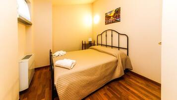 4 Schlafzimmer, Schreibtisch, Bügeleisen/Bügelbrett, WLAN