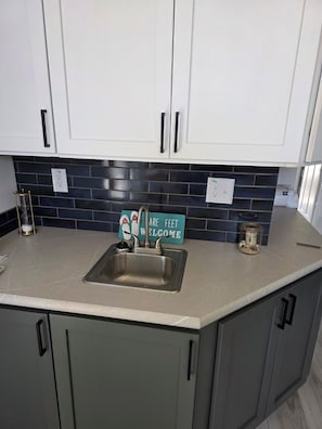 Private kitchen - Luxury Tiny Living: Brand New Waterfront Escape (Havelock)