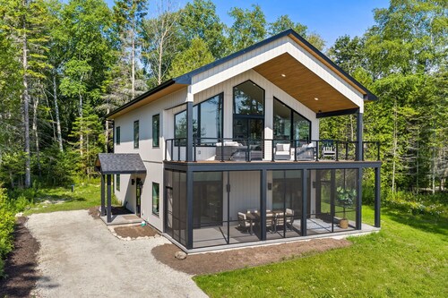 Brand-New Construction Lakefront Home in serene Sturgeon Bay!