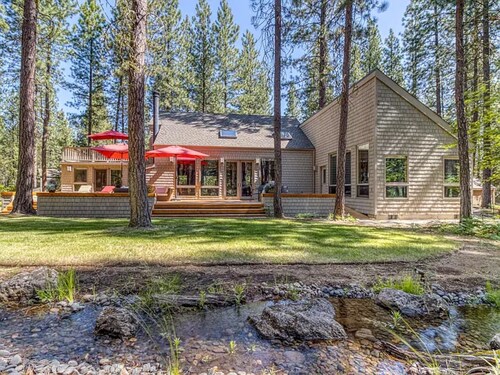 Wildwood Retreat: Sleeps 14, Hot Tub & Game Room @ Black Butte Ranch