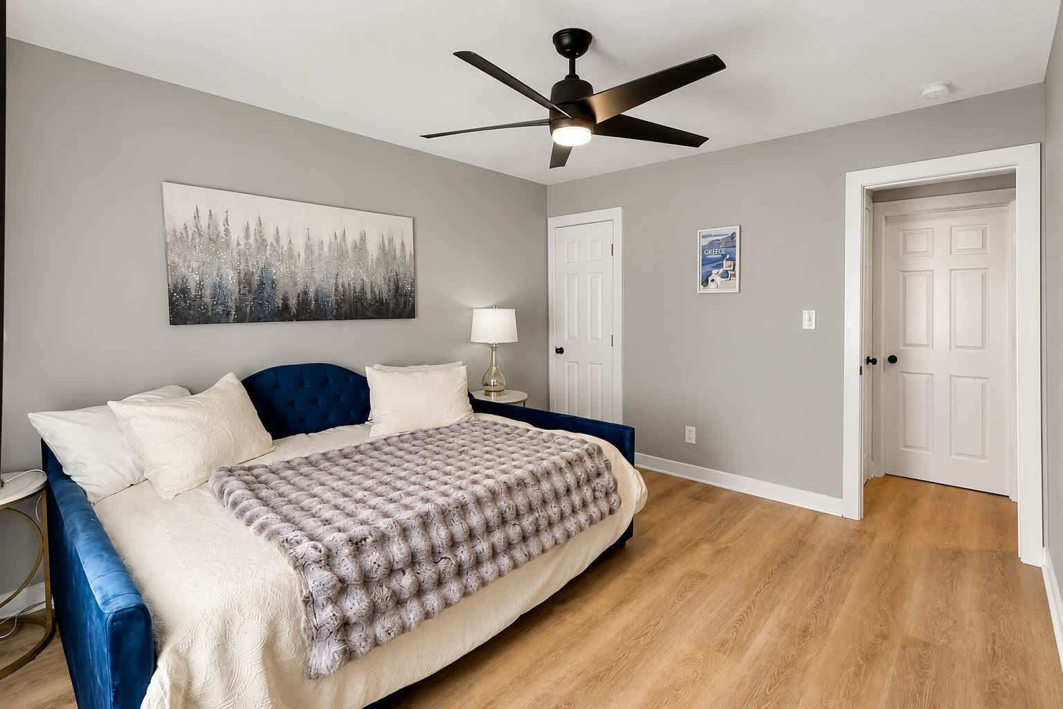 Iron/ironing board, WiFi, bed sheets