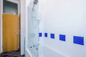 Kahden hengen huone, 1 keskisuuri parisänky, tupakointi kielletty | Kylpyhuone