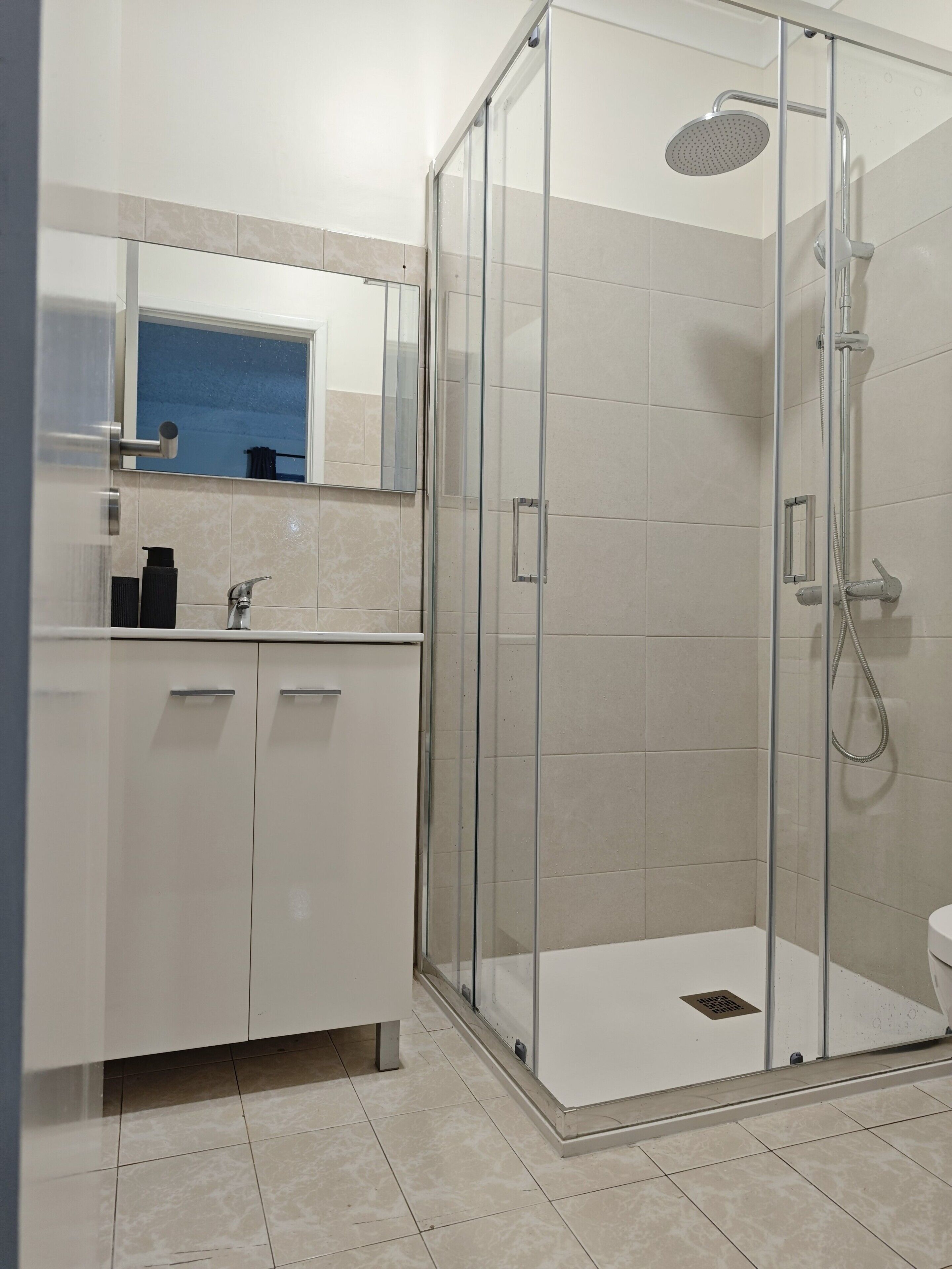 Douche, serviettes fournies