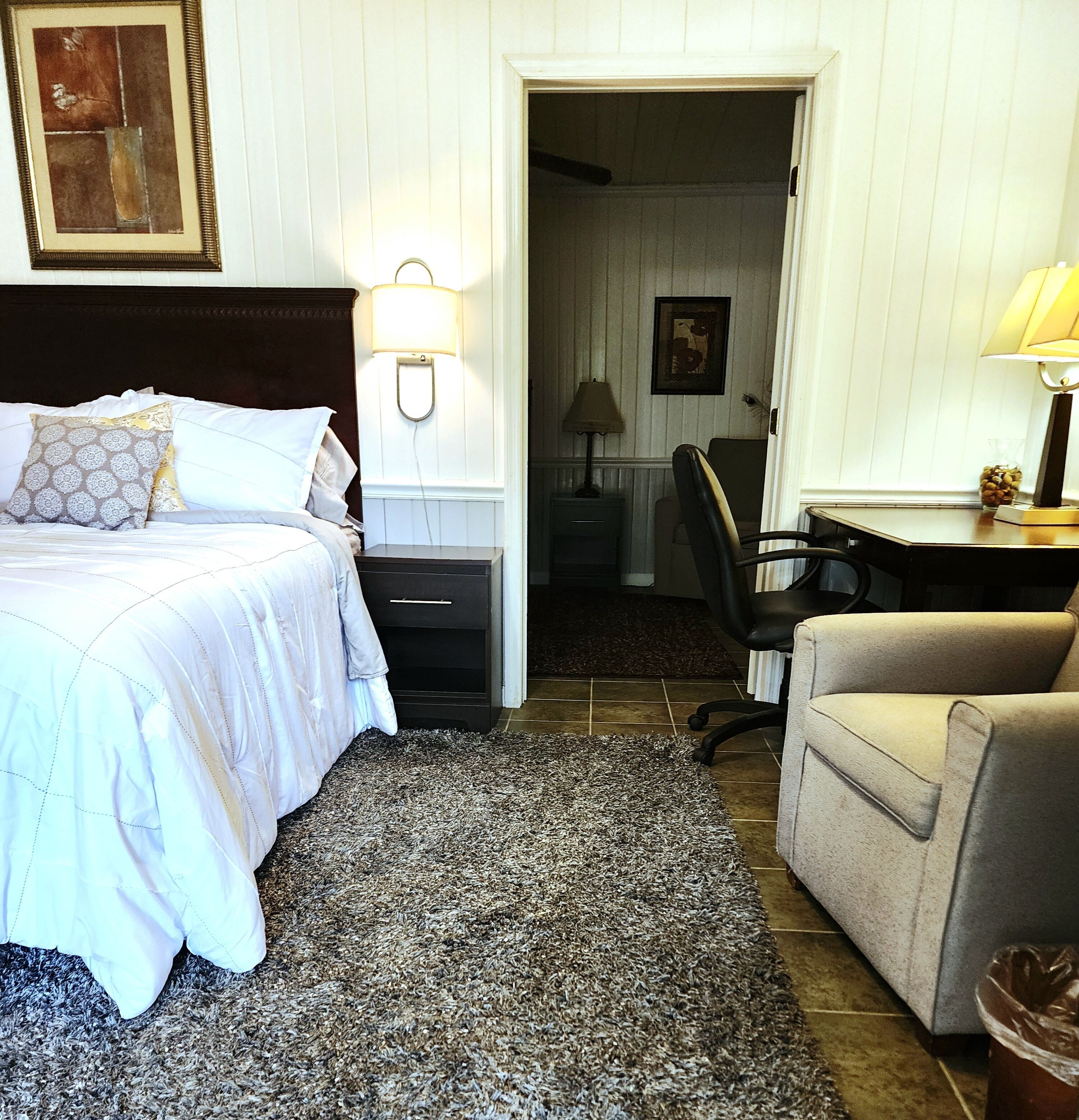 Iron/ironing board, WiFi, bed sheets