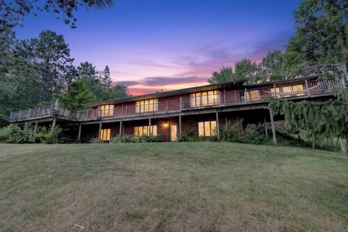 Beautiful 6-bedroom lakeside cabin with amazing fishing, hunting, and recreation