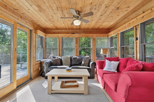 Beautiful 6-bedroom lakeside cabin with amazing fishing, hunting, and recreation