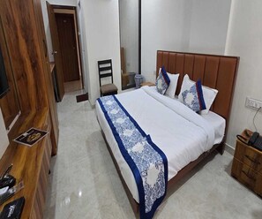 House - Classic Golden Retreat Hotel (Anand)