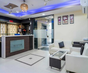 House | Reception - Classic Golden Retreat Hotel (Anand)