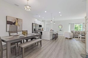 Dining - Elegant, Modern And New House (Port Charlotte)
