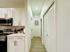 Private kitchen - Elegant, Modern And New House (Port Charlotte)