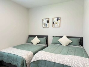 Unclassified image, 4 of 39, button - Freshly Built Retreat 4BR 2BA Perfect for Groups (Port Charlotte)