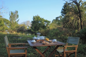 Outdoor dining - Ceylon Wild (Yala)