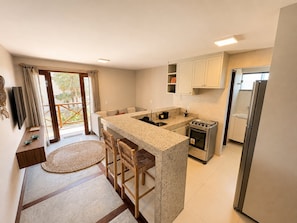 Apartment, Kitchenette | Private kitchen