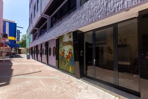 Exterior detail - Handelskade's Grand Historical Penthouse: Refined Luxury Living (Willemstad)