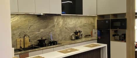 Departamento Deluxe, balcón, vista a la ciudad | Interior