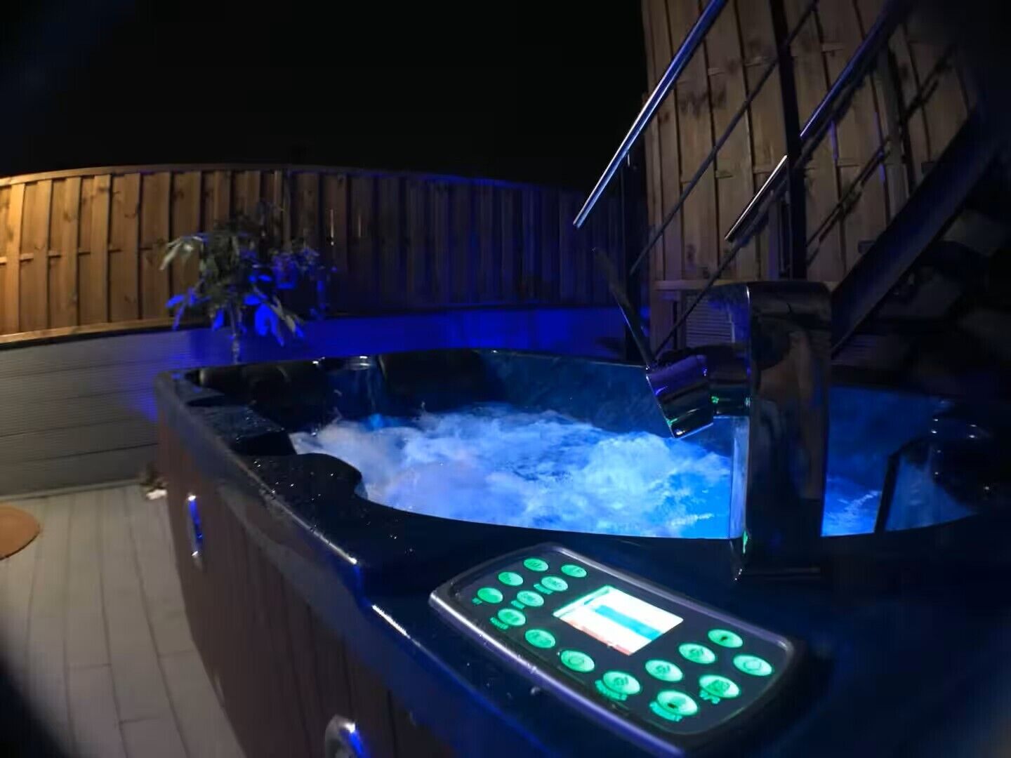 Bañera de hidromasaje al aire libre