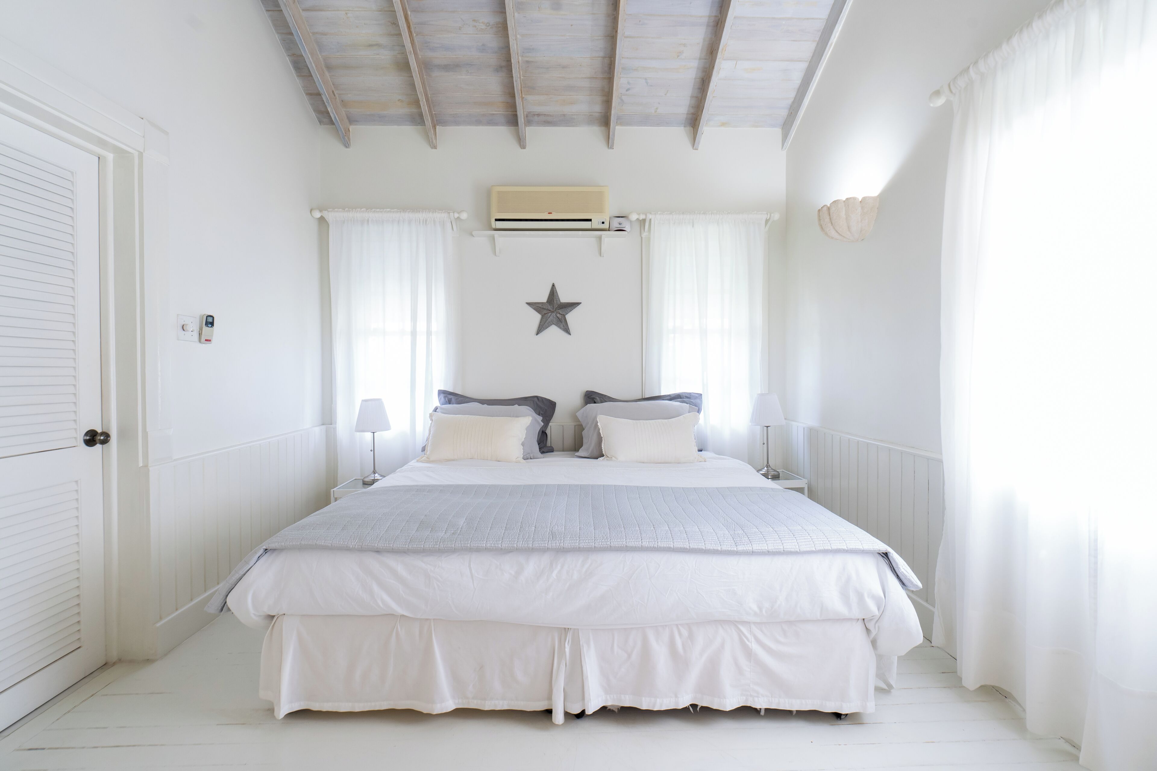 2 habitaciones, tabla de planchar con plancha, internet y ropa de cama 