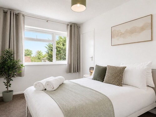 Whitstable Beachside Apartment, Free Parking