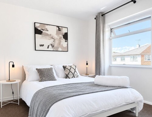 NEW Coastal Getaway | Whitstable | FREE Parking
