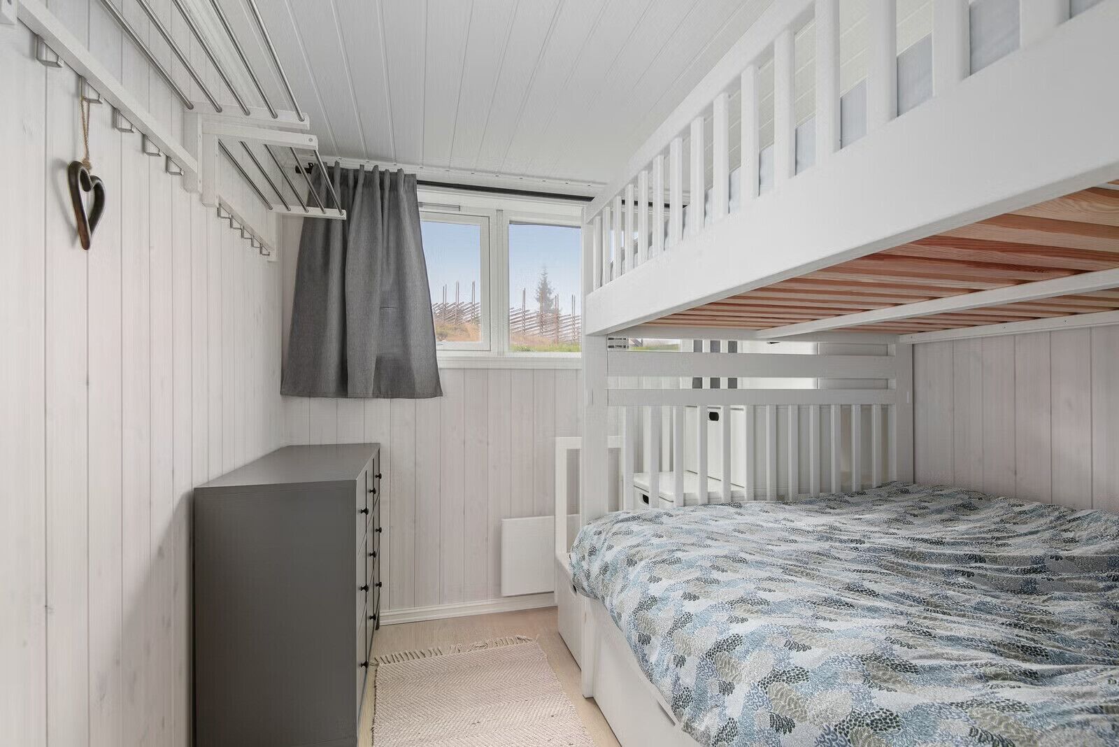 WiFi (free), bed sheets