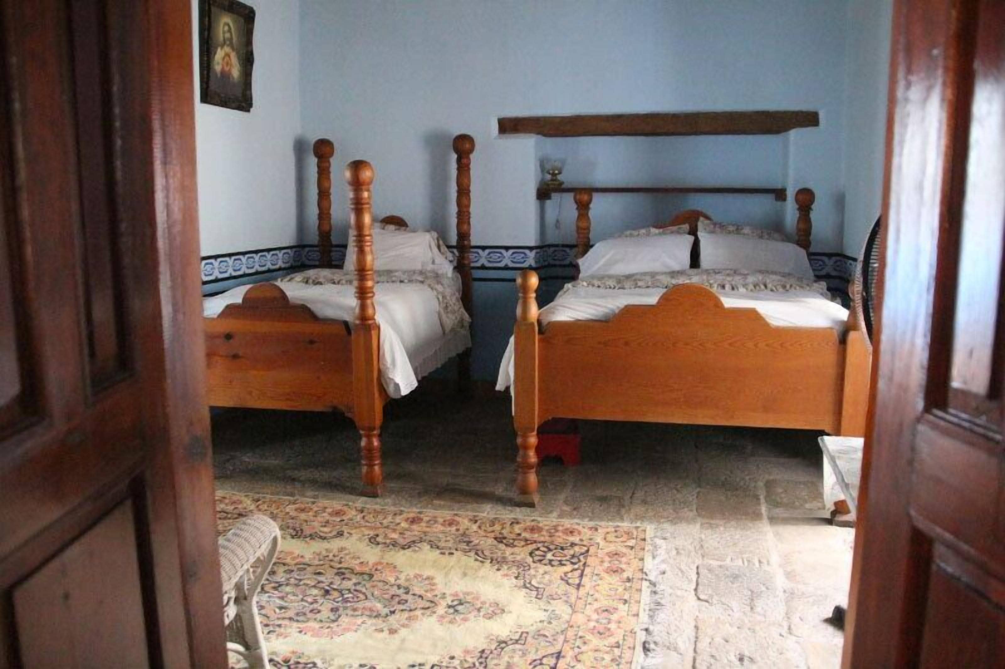 Ropa de cama de alta calidad, cubrecamas, wifi gratis y ropa de cama 