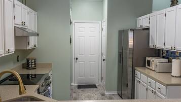 Basic Condo, Garden View | Private kitchen