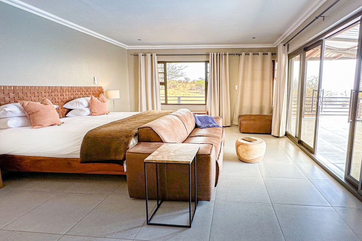 Superior Quadruple Room, Desert view | In-room safe