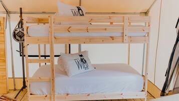 1 bedroom, bed sheets