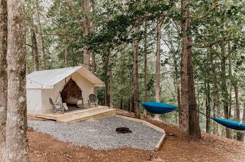 Stylish Safari Tent with Fire Ring & Outdoor Escape in Helen, Georgia