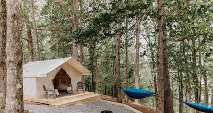 Stylish Safari Tent with Fire Ring & Outdoor Escape in Helen, Georgia